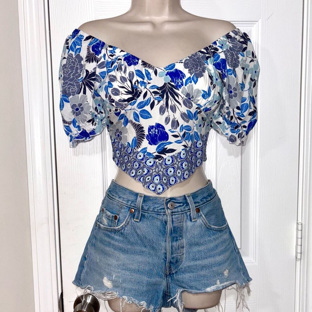 NWOT Japana Women's Floral Crop Top V-neck Puff Sleeves Tropical blue